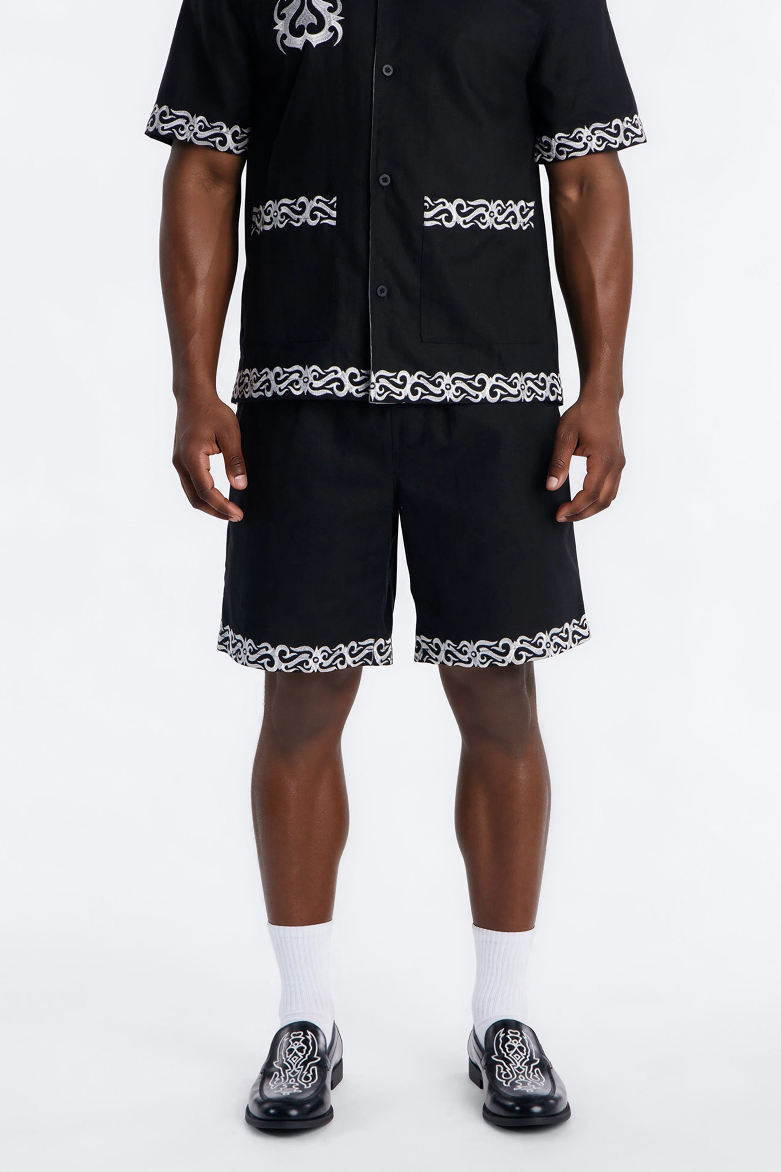 Relaxed Coastal Isla Short - Black image 1