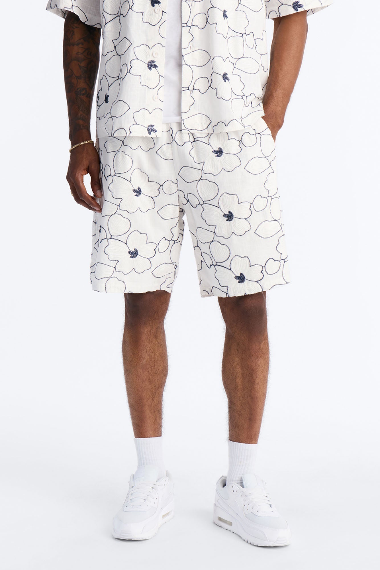 Relaxed Sand Blossom Short - White/combo image 1