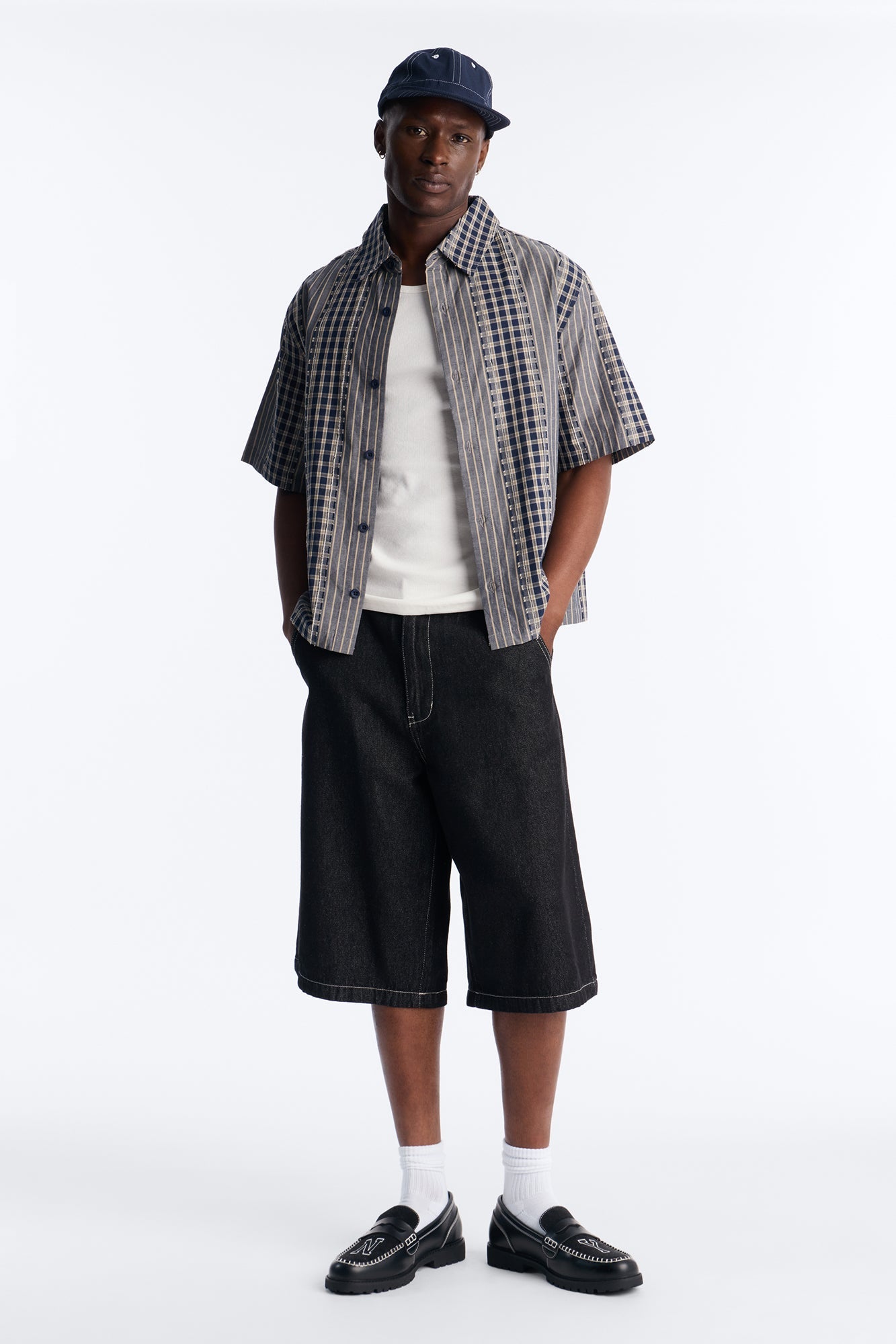 Classic Cuff Baggy Denim Short - Black Wash image 2