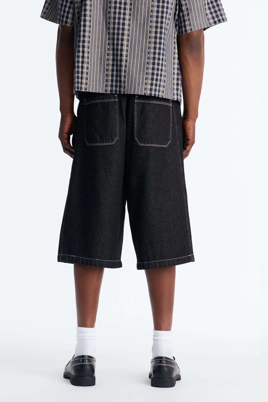 Classic Cuff Baggy Denim Short - Black Wash image 4