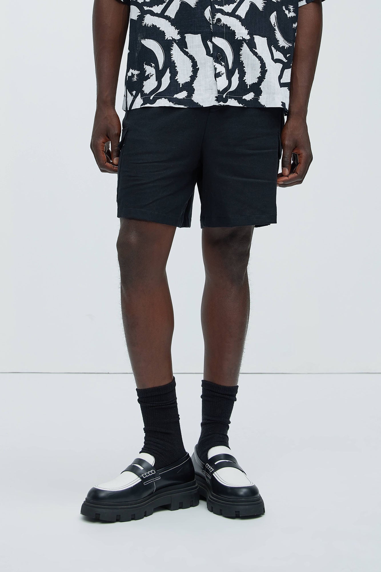 Bahamas Linen Cargo Shorts - Black image 1