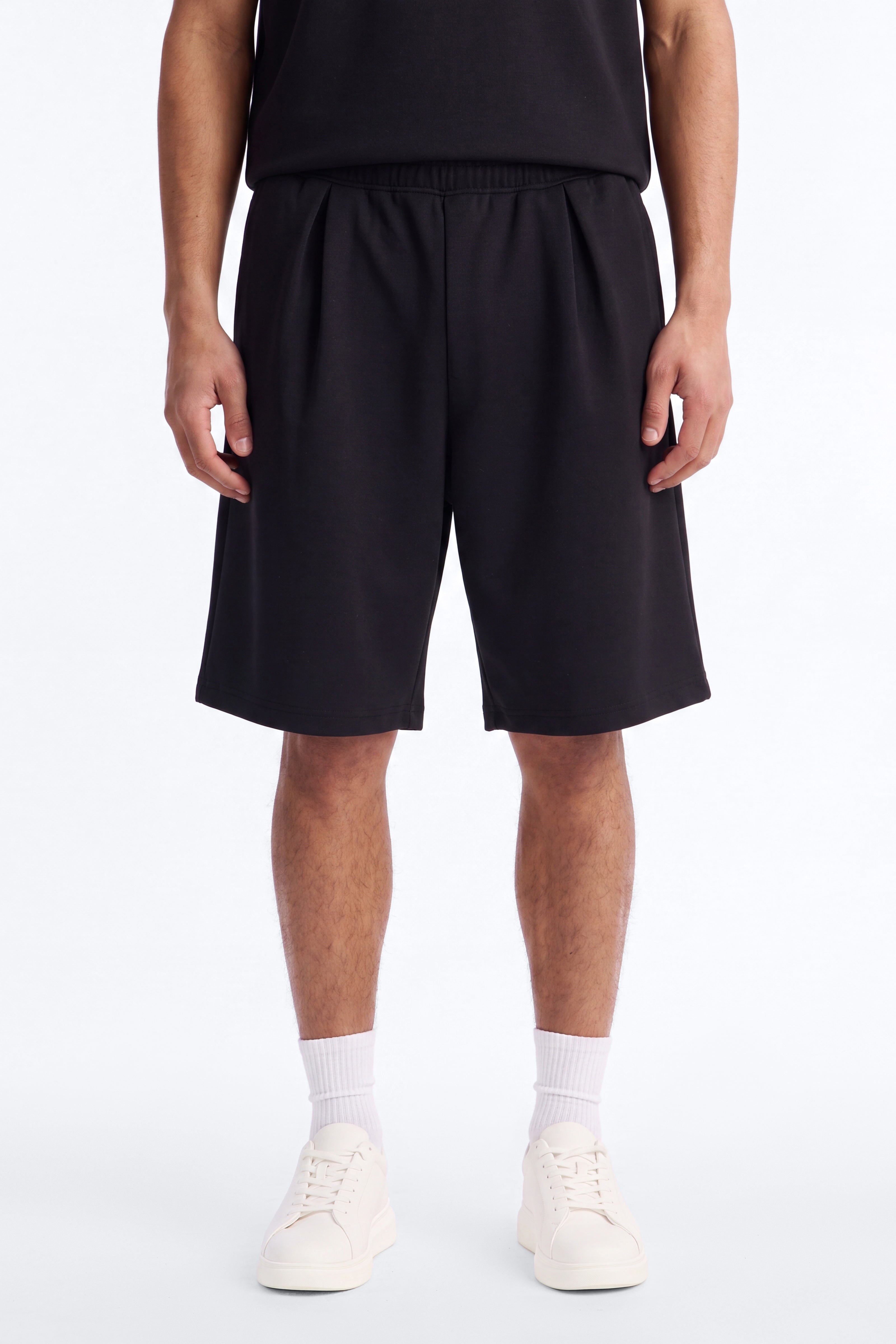 Structured Fleece Pleated Baggy Short - Black image 2