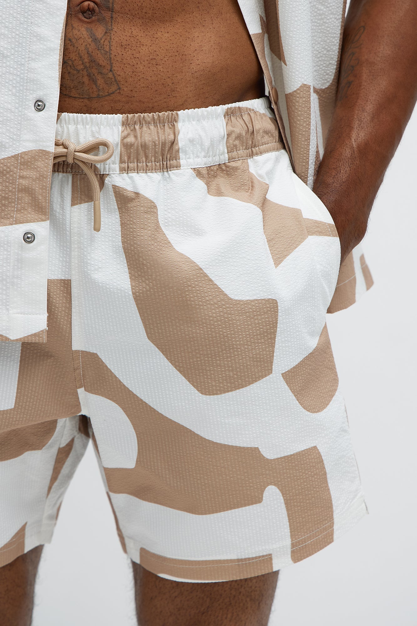 Seersucker Abstract Geo Printed Swim Trunk 6″ - Tan/Multi image 3