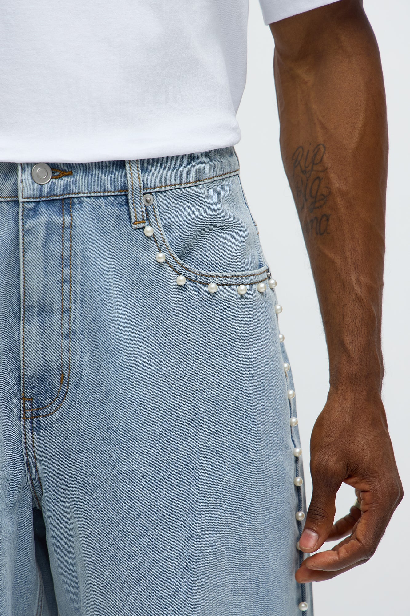 Baggy Pearls Along The Side Denim Short - Light Wash image 3