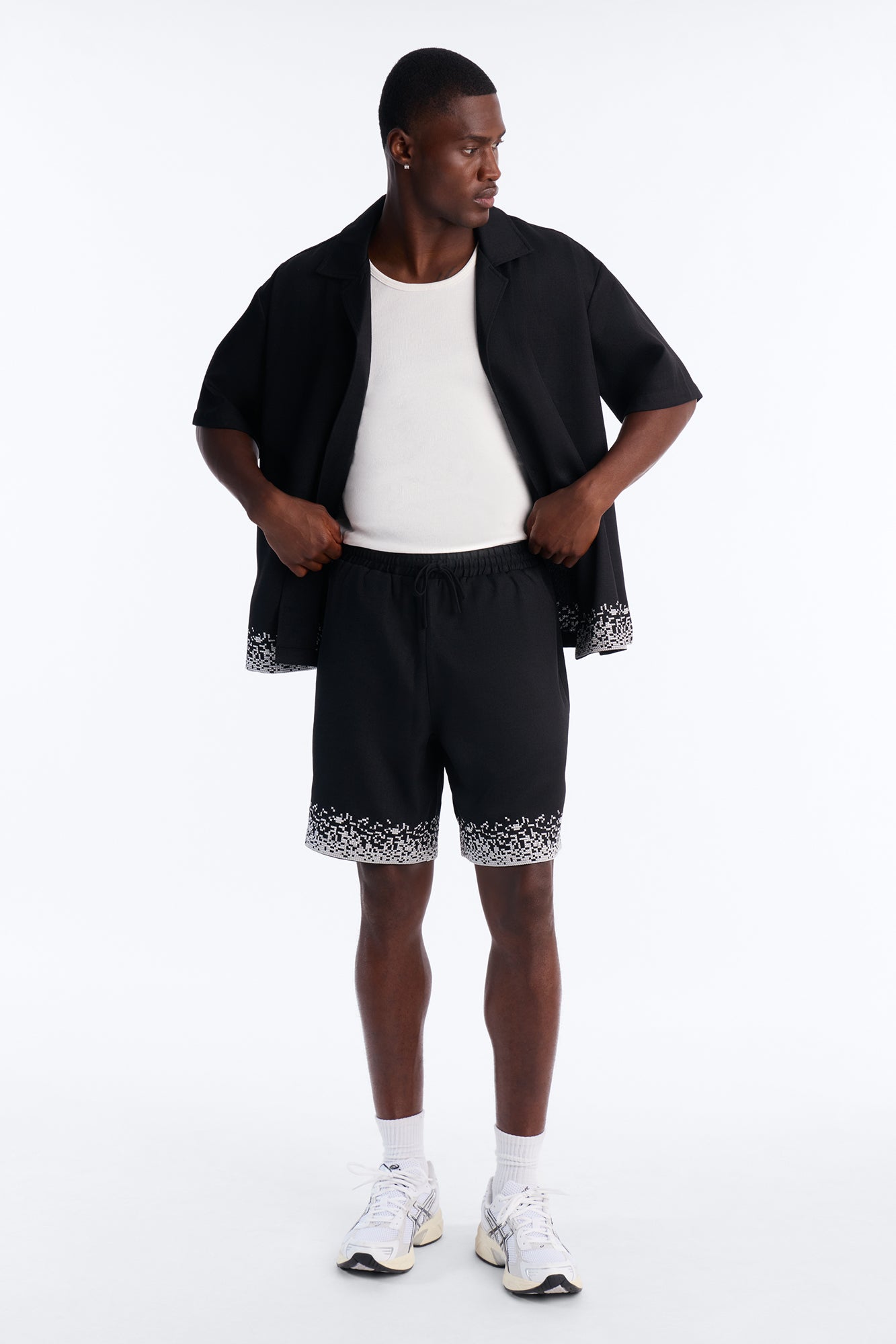 Relaxed Cascade Embroidered Short - Black/combo image 1