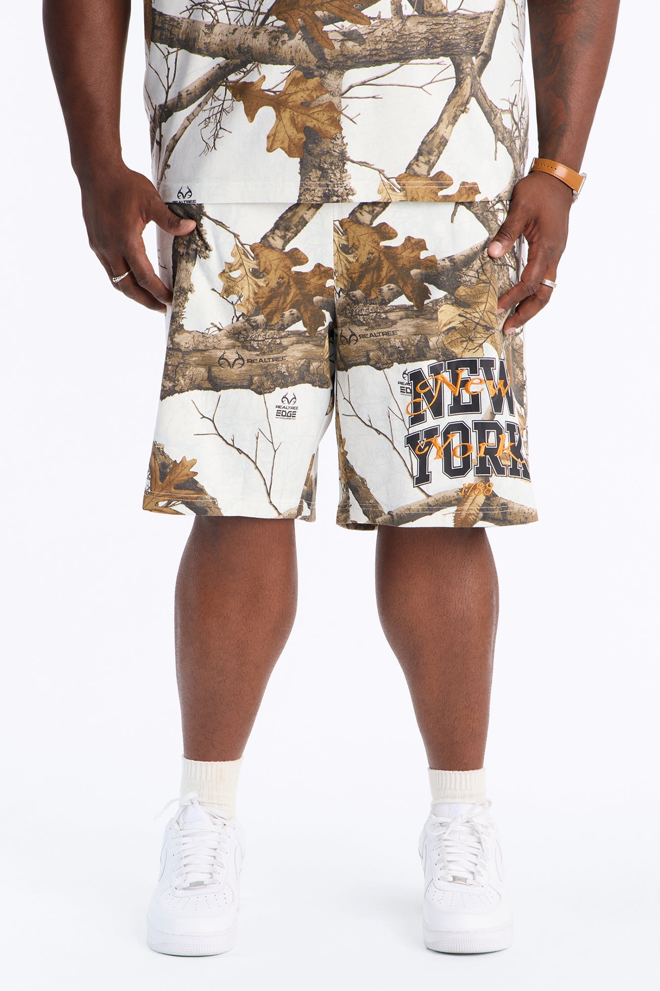 Real Tree New York Snow Embroidery Sweatshort - Camouflage image 1